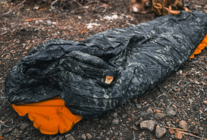 How to Choose a Three-Season Sleeping Bag: Temperature Ratings, Insulation, and Fit