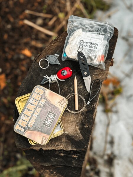 Pocket Survival Kit Contents with Knife, Compass, and Essential Gear. Photo: Rigad