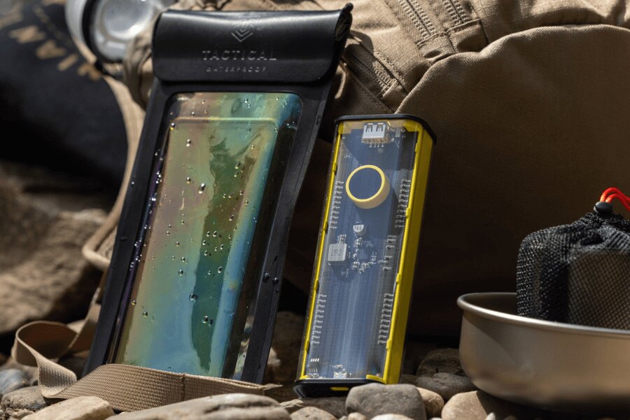 Tactical® C4 Explosive Power Bank 9600 mAh and waterproof phone case for outdoor use. Photo: Rigad.