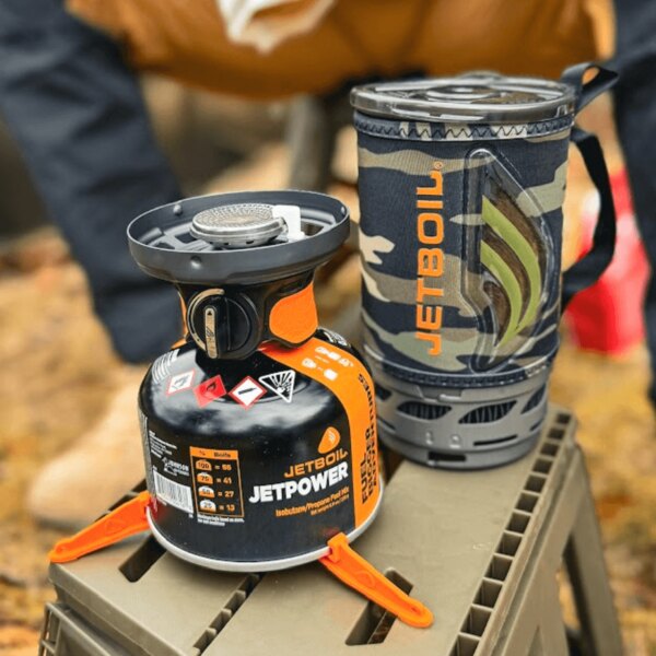 Jetboil stove with Jetpower fuel canister and insulated cooking pot mounted on base. Photo by Rigad.