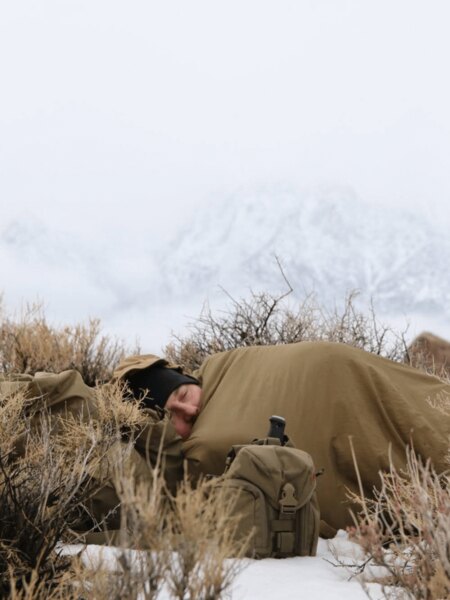 Sleeping on snow under a shelter – protection from wind and stabilization of thermal comfort. Photo: Helikon-Tex, Rigad