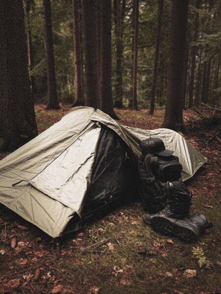Bivouac tent in the forest – minimalist shelter for sleeping in cold conditions. Photo: Rigad