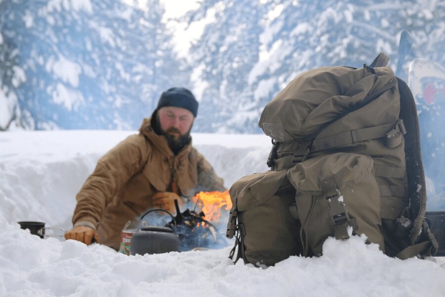 Winter campsite on snow – cooking and preparing hot meals in freezing conditions. Photo: Helikon-Tex, Rigad