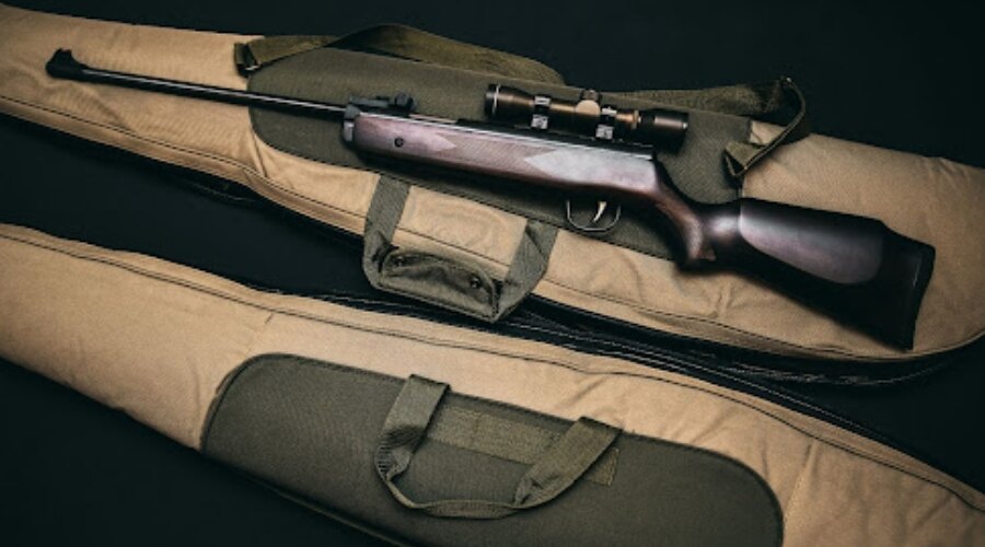 A shotgun. Source: https://www.pexels.com/cs-cz/foto/864987/