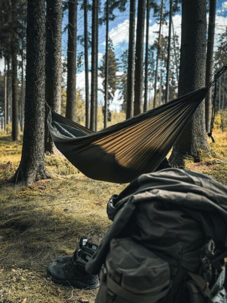 Light hammock suspended between trees in the forest, correct angle and height of hammock suspension for a comfortable sleep. Photo: Rigad