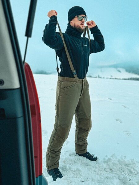 Sleeka Reversible Salopettes Snugpak<sup>®</sup> pants - insulated winter pants with a bib and braces in snowy terrain during cold and wet weather. Photo: Rigad