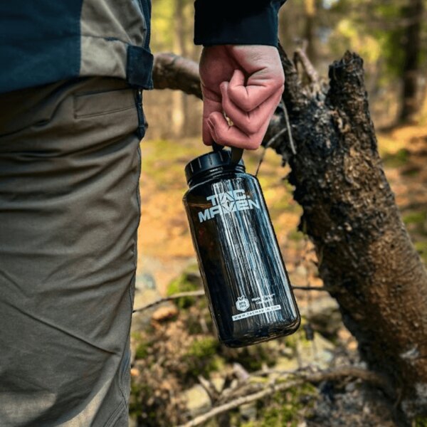 Bottle Tac Maven in hand while moving through the terrain. Photo: Rigad