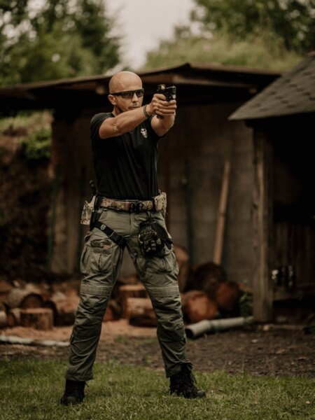 Defensive shooting with a pistol – training basic techniques within PRINST courses. Photo: Petr Mrňa, PRINST
