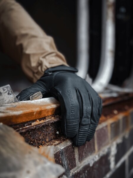 Leather gloves with a durable palm for work in challenging environments. Photo: Rigad