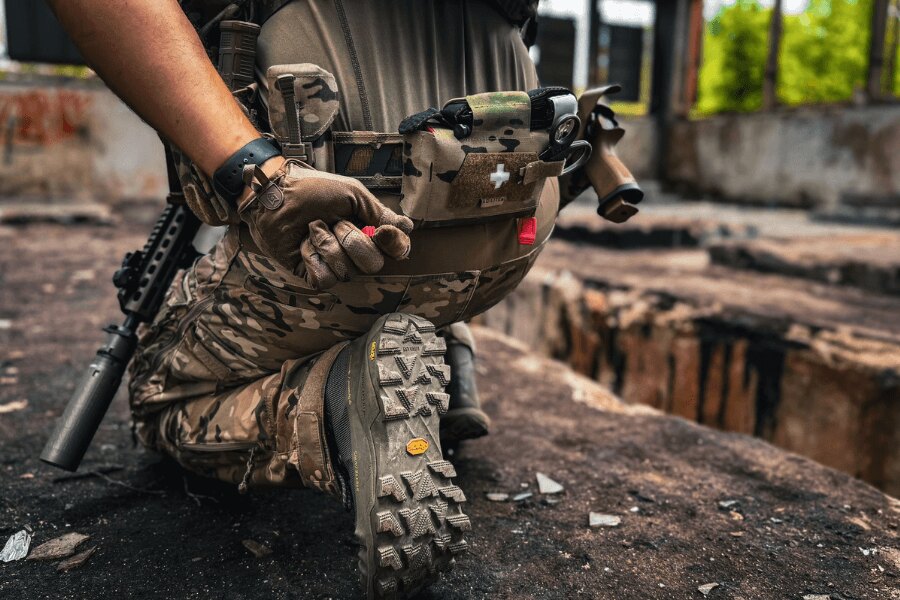 Agilite IFAK tactical first aid kit attached to the operator's belt in field gear, ready for quick access during action. Photo: Rigad.