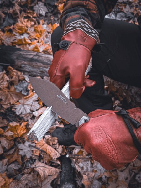 Knife work training in nature – practicing basic outdoor skills according to the Skill Ladder system. Photo: Rigad