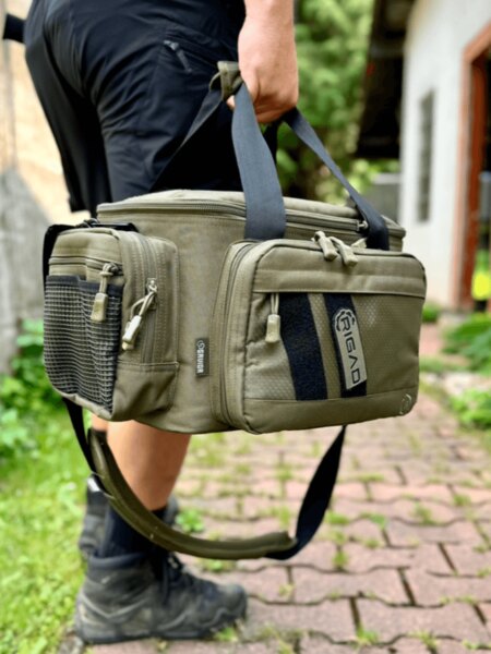 Specialist Range Savior<sup>®</sup> shooting bag carried by hand when moving to the shooting range. Photo: Rigad