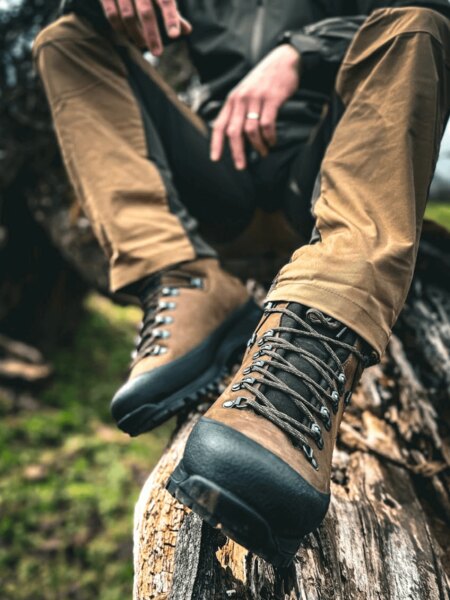 Detailed view of robust leather trekking boots Hanwag with a high sole designed for winter mountain terrain. Photo: Rigad