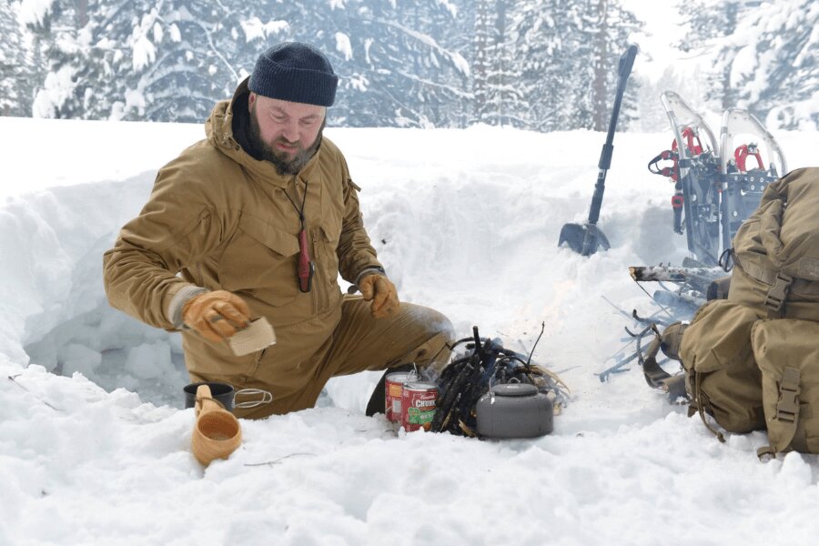 Cooking and preparing hot meals while camping in the snow under winter conditions. Photo: Helikon-Tex, Rigad