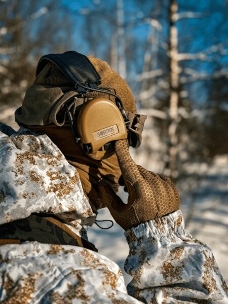 Detail of the control elements of active shooting headphones for adjusting volume and listening modes. Photo: Rigad