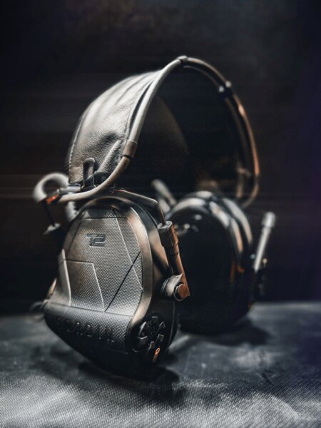 Active shooting earmuffs Sordin Supreme T2 with a leather headband. Photo: Rigad