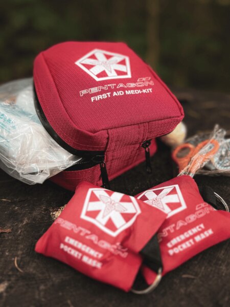 Compact field first aid kit Pentagon First Aid Medi-Kit ready for use in the field. Photo: Rigad