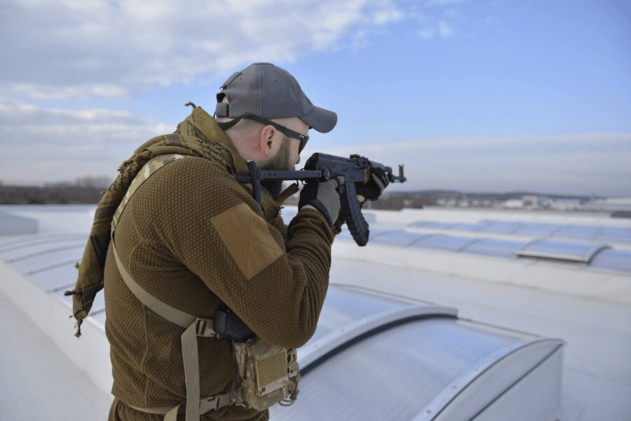 Man wearing the Alpha Tactical fleece Helikon-Tex<sup>&reg;</sup> during shooting practice. Photo: Helikon-Tex