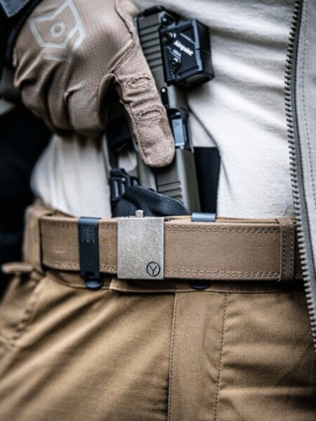 Drawing a Glock pistol from an IWB holster behind a Dýlejc EDC belt. Photo: Rigad