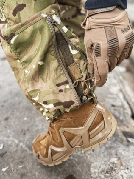 Cargo pocket of the Red Dot One Alpha II tactical pants with side zipper access. Photo: Rigad