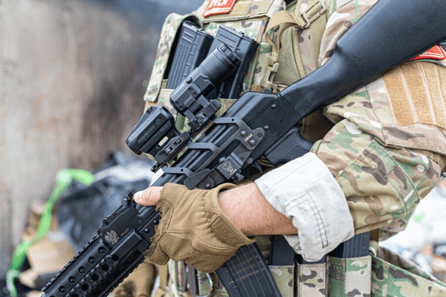 AK-pattern rifle with a side-mounted optic and red dot sight during carry, Photo: Rigad
