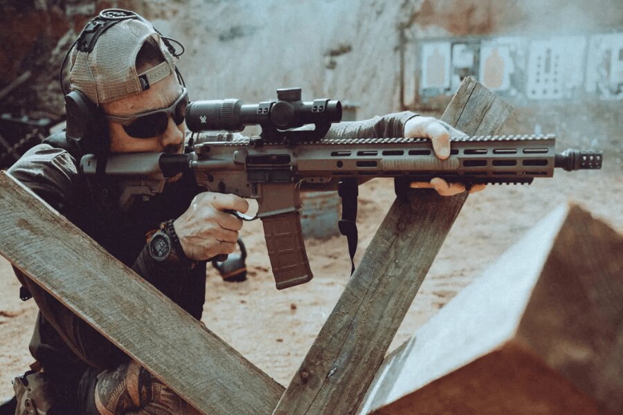 A shooter with a rifle during IPSC training on the shooting range.