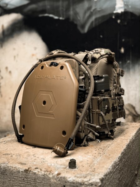 Qore Performance ICEPLATE® integrated into a plate carrier as a hydration and thermoregulation system.