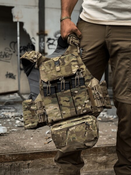 Templar’s Gear CIBV3 4EL plate carrier configured with magazine pouches and a lower auxiliary pouch.