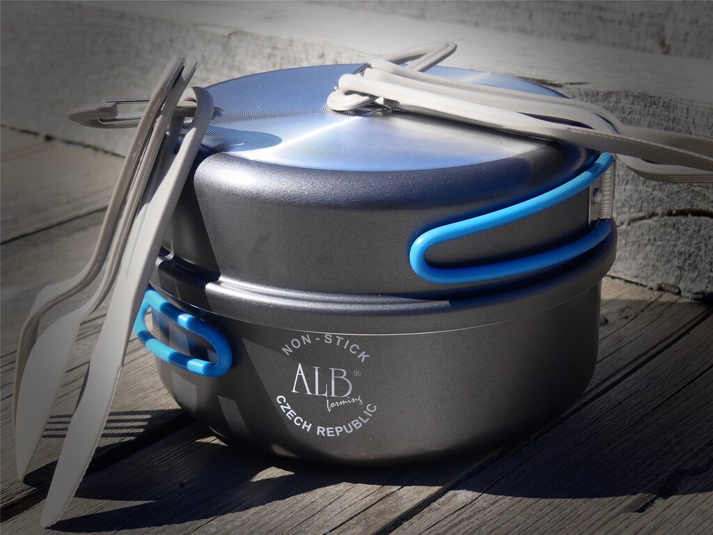 Camping set with non-stick surface ALB®